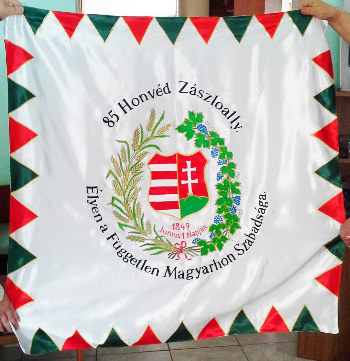 magyar történelmi zászlók